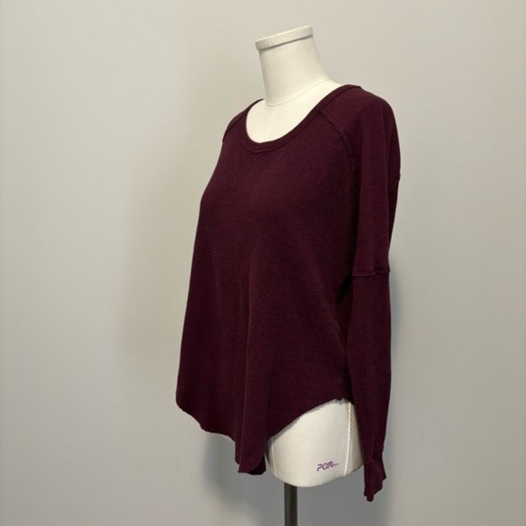 Aritzia TNA Alder Thermal Long Sleeve Waffle Knit Relaxed Fit Top Burgundy Small - Picture 8 of 16